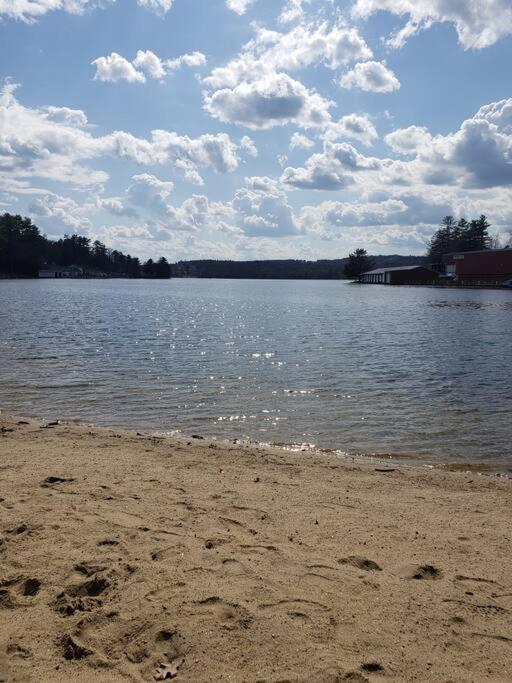 Lakefront Cottage On Beautiful Lake Winnipesaukee Laconia Exterior foto